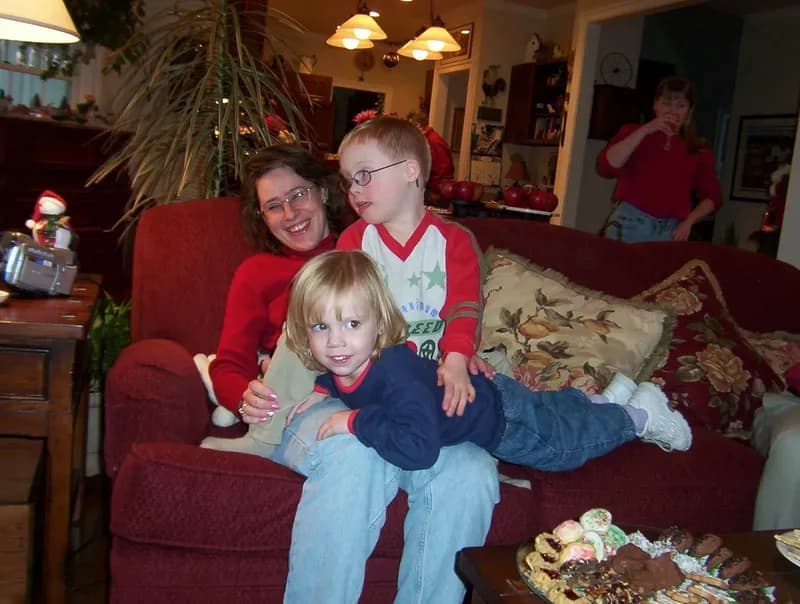 Jennifer with her niece and nephew